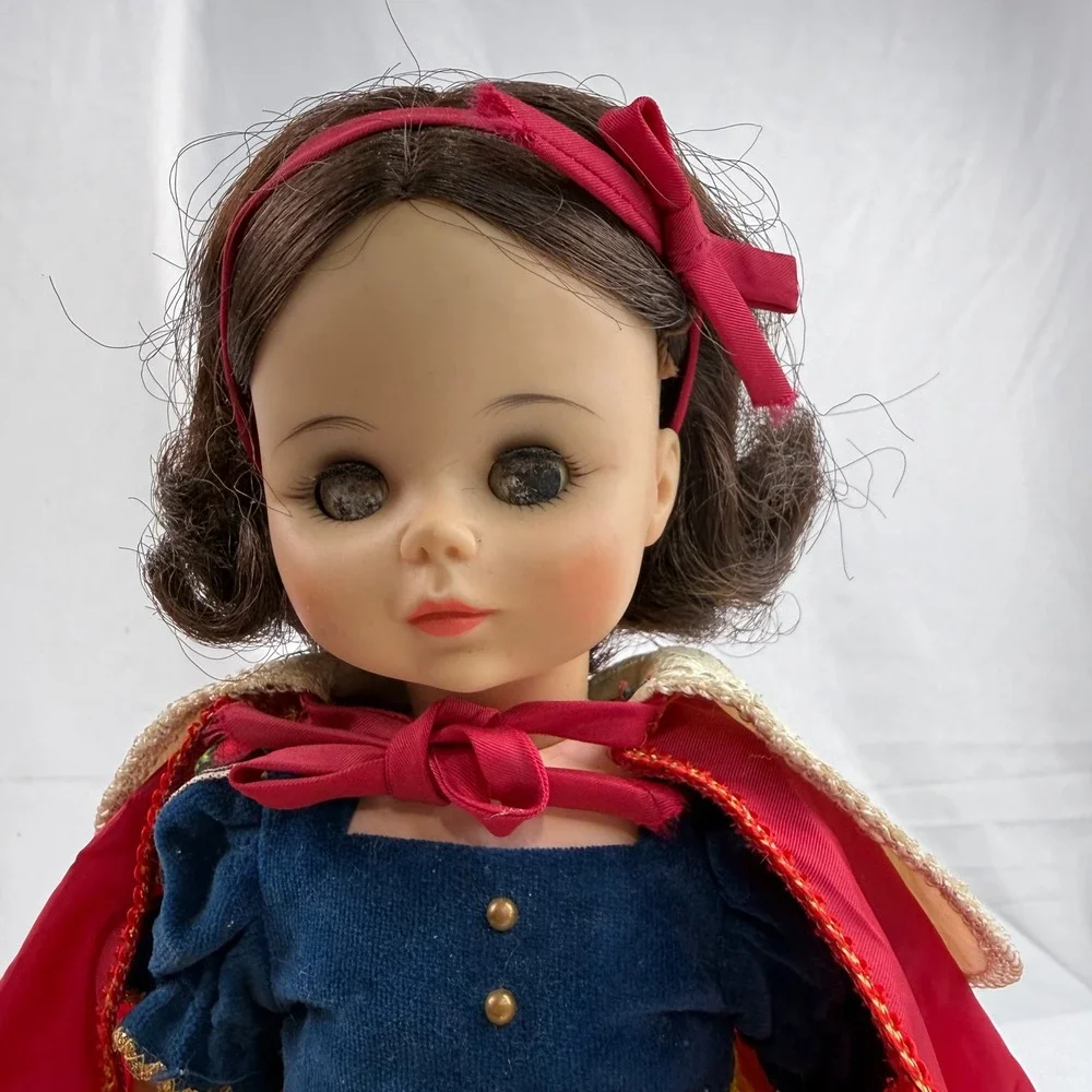 Vintage Madame Alexander Snow White Doll Red Blue Yellow‎ Cape Princess Outfit